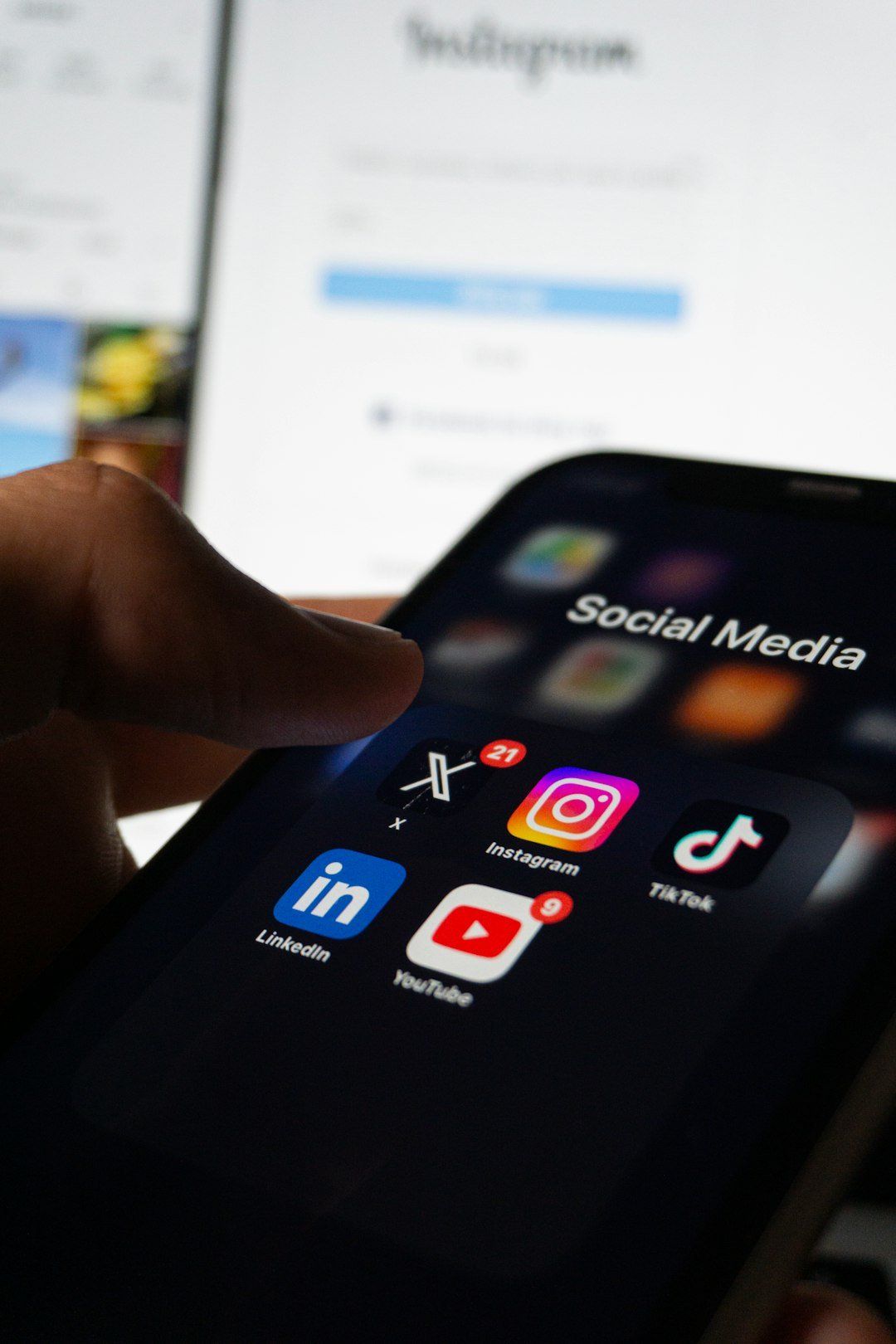 Social media marketing that builds brand, community & sales
